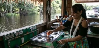 Biodigestores comunitários transformam resíduos orgânicos em energia limpa e gás de cozinha em comunidades isoladas na Amazônia
