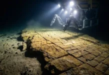 A estrada de tijolos amarelos no fundo do Pacífico e o mistério dos 3.000 metros de profundidade