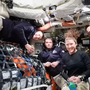 Artemis II e o mapeamento lunar: como as 7 mil fotos capturadas pela tripulação da Orion vão revolucionar o estudo das crateras e da geologia.