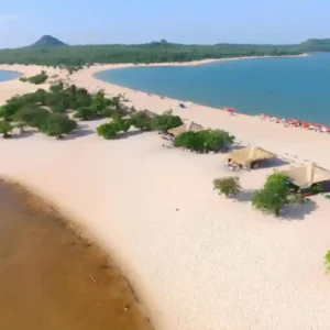 Como as praias de água doce de Alter do Chão mudam de formato conforme o nível do Rio Tapajós no Pará