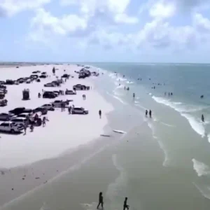Como as praias paradisíacas de Salinópolis combinam mar aberto e manguezais para consolidar o turismo sustentável no Pará