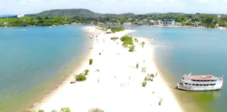 Como a vazante do Rio Tapajós revela as praias sazonais de Alter do Chão no coração da Amazônia