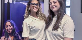 Estudantes criam retardante de chamas natural e disputam prêmio de US$ 1 milhão As duas estudantes da PUCPR criadoras do retardante de chamas BIODEFENSER