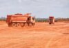 Pará deve atrair US$ 14,7 bilhões em mineração até 2030 Caminhões fora de estrada transportando minério em área de mineração no Pará