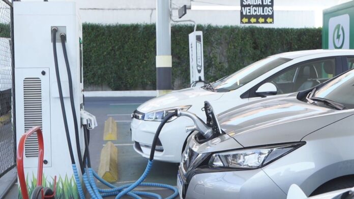 União Europeia pode rever fim de carros a combustão em 2035 União Europeia pode rever fim de carros a combustão em 2035