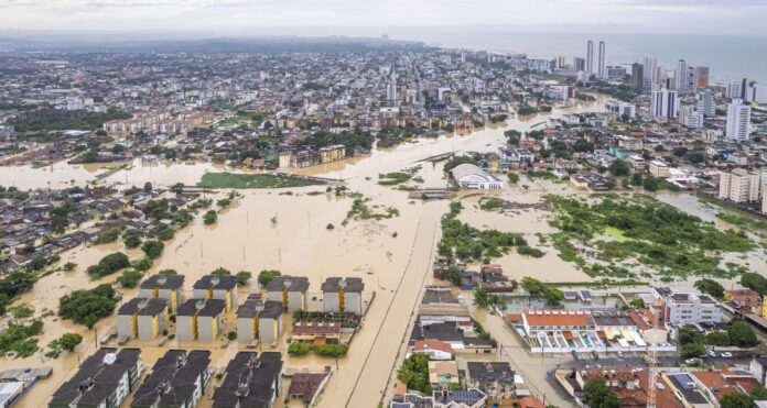 Crise Climática no Brasil: Racismo Ambiental Aprofunda Desigualdades Crise Climática no Brasil: Racismo Ambiental Aprofunda Desigualdades
