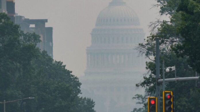 Trump Ameaça Canadá com Novas Tarifas por Fumaça de Incêndios Trump Ameaça Canadá com Novas Tarifas por Fumaça de Incêndios