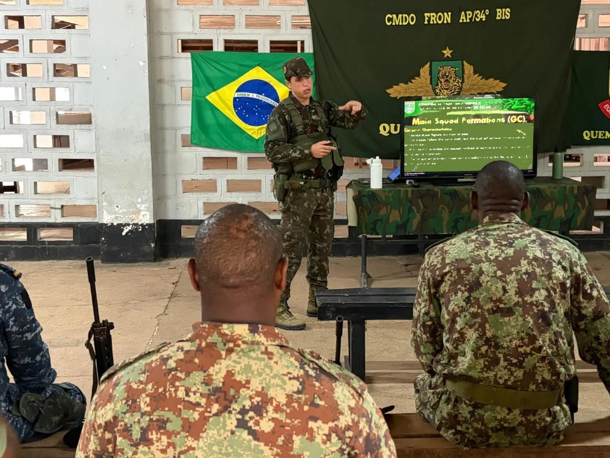 Militares Brasileiros Compartilham Técnicas de Guerra na Selva no Suriname
