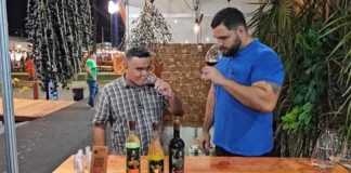 Vinho de caju e açaí transformam frutos na Expofeira 2026 Vinho de caju e açaí transformam frutos na Expofeira 2026