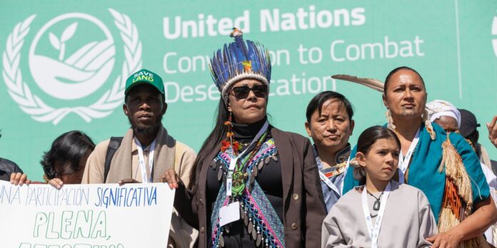 Indígenas protestam na COP17 da Desertificação, rejeitam espaço simbólico e cobram voz nas decisões globais Indígenas protestam na COP17 da Desertificação, rejeitam espaço simbólico e cobram voz nas decisões globais