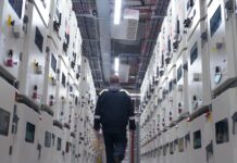 Ondas de calor levam data centers a acionar geradores a diesel e expõem nova pressão sobre a rede elétrica Ondas de calor levam data centers a acionar geradores a diesel e expõem nova pressão sobre a rede elétrica