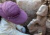 Figura humana sobre leopardo é achada em escultura de 11 mil anos na Turquia e reabre debate sobre rituais Figura humana sobre leopardo é achada em escultura de 11 mil anos na Turquia e reabre debate sobre rituais