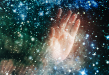 Trilhões de neutrinos atravessam seu corpo por segundo, enquanto múons vindos do espaço chegam à superfície Trilhões de neutrinos atravessam seu corpo por segundo, enquanto múons vindos do espaço chegam à superfície