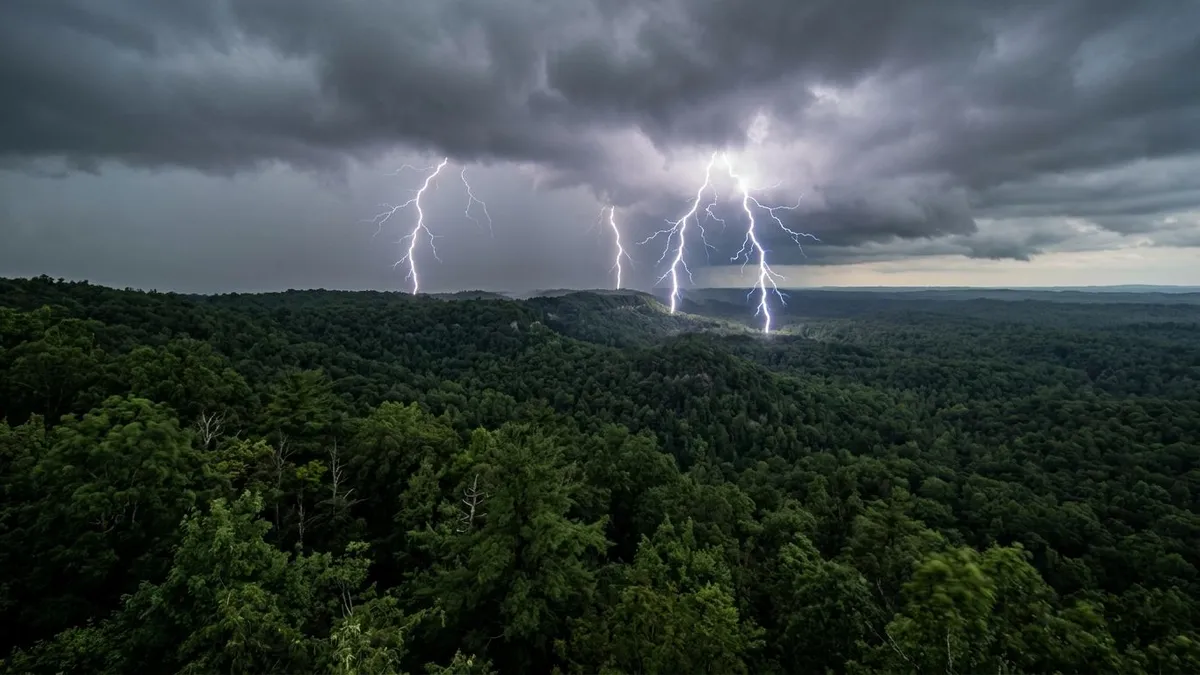 Raios produzem tempestades elétricas chamadas de “thunderquakes”, novo estudo sugere que sinais podem revelar estruturas sob a Terra