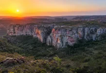 Parque de 823 mil hectares no Piauí muda de cor com a luz e guarda cavernas e sítios arqueológicos longe das rotas mais movimentadas