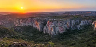 Parque de 823 mil hectares no Piauí muda de cor com a luz e guarda cavernas e sítios arqueológicos longe das rotas mais movimentadas