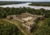 Portugal ergue fortaleza monumental no rio Guaporé, obras terminam em 1783 e construção reaparece após décadas tomada pela floresta