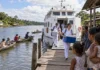 Em Coari, o barco não leva apenas o paciente ao médico: ele vira estrada, sala de espera e parte do próprio atendimento
