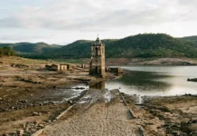 Reservatórios alagam núcleos urbanos, e 1 torre de igreja e 1 rua reaparecem na estiagem Reservatórios alagam núcleos urbanos, e 1 torre de igreja e 1 rua reaparecem na estiagem