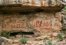 Pinturas rupestres do Piauí reúnem duas cenas de caça e parto, e um abrigo de pedra preserva pigmento mineral Pinturas rupestres do Piauí reúnem duas cenas de caça e parto, e um abrigo de pedra preserva pigmento mineral