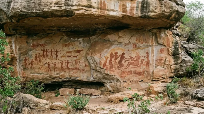 Pinturas rupestres do Piauí reúnem duas cenas de caça e parto, e um abrigo de pedra preserva pigmento mineral