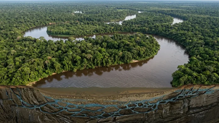 Um lençol de água doce corre quilômetros abaixo do Amazonas no mesmo sentido do rio, mas pode ser muito mais lento