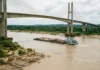 Ponte sobre rio amazônico combina 2 níveis de água e 1 vão livre maior que o de pontes urbanas para manter a navegação Ponte sobre rio amazônico combina 2 níveis de água e 1 vão livre maior que o de pontes urbanas para manter a navegação