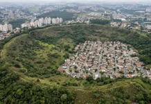 Cratera de Colônia abriga 1 bairro em estrutura de quilômetros e mantém 2 hipóteses sobre uma origem que a geologia ainda debate Cratera de Colônia abriga 1 bairro em estrutura de quilômetros e mantém 2 hipóteses sobre uma origem que a geologia ainda debate