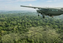 Laser viaja a quase 300 mil km/s, separa 2 retornos sob a copa da floresta e transforma relatos de estruturas em mapas de relevo Laser viaja a quase 300 mil km/s, separa 2 retornos sob a copa da floresta e transforma relatos de estruturas em mapas de relevo