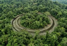 Lidar encontra formas geométricas sob a floresta amazônica e estudo projeta até 30 mil vestígios indígenas datados entre 600 a.C. e 850 d.C. Lidar encontra formas geométricas sob a floresta amazônica e estudo projeta até 30 mil vestígios indígenas datados entre 600 a.C. e 850 d.C.