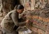 Escavações iniciadas em 1990 encontram pigmento nas camadas profundas da Caverna da Pedra Pintada e revelam pinturas de cerca de 13 mil anos Escavações iniciadas em 1990 encontram pigmento nas camadas profundas da Caverna da Pedra Pintada e revelam pinturas de cerca de 13 mil anos