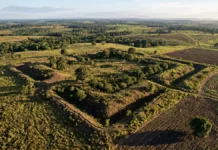 Um instituto criado no Acre acompanha geoglifos em áreas privadas, onde duas atividades podem fazer desaparecer estruturas Um instituto criado no Acre acompanha geoglifos em áreas privadas, onde duas atividades podem fazer desaparecer estruturas