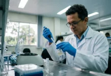 Peptídeos do hormônio do crescimento prometem frear o envelhecimento, mas a ciência ainda limita a aposta Peptídeos do hormônio do crescimento prometem frear o envelhecimento, mas a ciência ainda limita a aposta