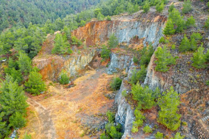 Restaurar terras degradadas pode custar US$ 2,1 trilhões e expõe a conta desigual da crise climática Restaurar terras degradadas pode custar US$ 2,1 trilhões e expõe a conta desigual da crise climática