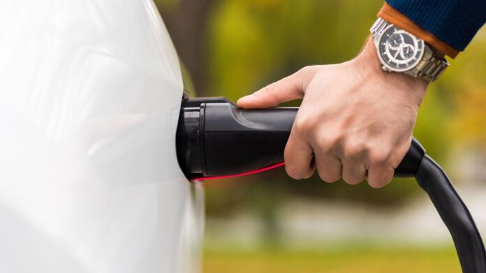 Carros elétricos e híbridos podem chegar a 31% da frota em 2035 e reduzir consumo de combustíveis Carros elétricos e híbridos podem chegar a 31% da frota em 2035 e reduzir consumo de combustíveis