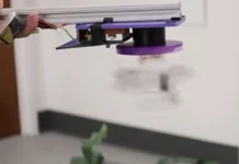 Drone que gira 25 vezes por segundo cria desfoque e pode monitorar animais sem alterar seu comportamento Drone que gira 25 vezes por segundo cria desfoque e pode monitorar animais sem alterar seu comportamento