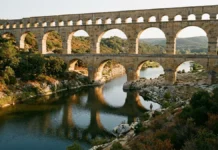 Aquedutos romanos atravessaram montanhas por 500 anos e ainda levam água a uma fonte de Roma Aquedutos romanos atravessaram montanhas por 500 anos e ainda levam água a uma fonte de Roma