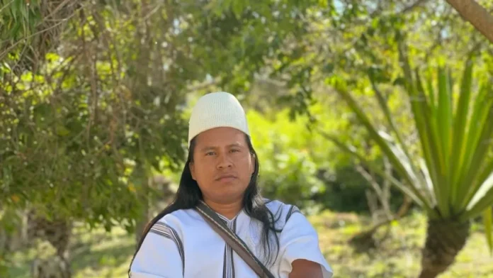 Jovem arhuaco caminha 4 horas para estudar, vira arqueólogo e propõe pesquisa sem ferir a Terra Jovem arhuaco caminha 4 horas para estudar, vira arqueólogo e propõe pesquisa sem ferir a Terra