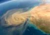 Nuvem de poeira cobre o oeste da África e segue para o Atlântico, mas pode não cruzar o oceano Nuvem de poeira cobre o oeste da África e segue para o Atlântico, mas pode não cruzar o oceano