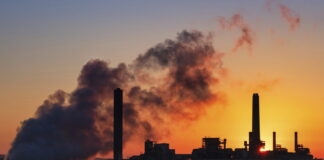 Trump derruba limites para usinas fósseis, reabre disputa climática e ameaça avanço obtido nos EUA Trump derruba limites para usinas fósseis, reabre disputa climática e ameaça avanço obtido nos EUA