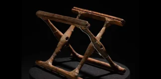Cadeira dobrável enterrada há 3.400 anos revela o prestígio de um chefe da Idade do Bronze Cadeira dobrável enterrada há 3.400 anos revela o prestígio de um chefe da Idade do Bronze