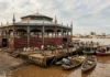 Peças pré-fabricadas chegam da Inglaterra e de Nova York a Belém, estrutura ganha 12 lados e abre o Mercado de Ferro em 1901 Peças pré-fabricadas chegam da Inglaterra e de Nova York a Belém, estrutura ganha 12 lados e abre o Mercado de Ferro em 1901