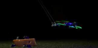 Drones de menos de 100 gramas usam bigodes artificiais para voar no escuro e encontrar saídas Drones de menos de 100 gramas usam bigodes artificiais para voar no escuro e encontrar saídas