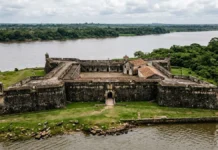 Portugal levou 18 anos para erguer fortaleza de 84 mil metros quadrados em Macapá com pedra trazida de 32 quilômetros e a obra segue de pé Portugal levou 18 anos para erguer fortaleza de 84 mil metros quadrados em Macapá com pedra trazida de 32 quilômetros e a obra segue de pé