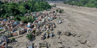 Colapso de geleira mata 1.400 no Nepal e expõe outras regiões onde vales inteiros podem ser inundados Colapso de geleira mata 1.400 no Nepal e expõe outras regiões onde vales inteiros podem ser inundados