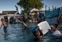 Quando o clima obriga comunidades a partir, preservar tradições vira parte da reconstrução Quando o clima obriga comunidades a partir, preservar tradições vira parte da reconstrução