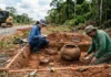 Obra de rotatória em rodovia do Amapá encontra urnas funerárias de até mil anos e revela campo gigantesco de cerâmica indígena Obra de rotatória em rodovia do Amapá encontra urnas funerárias de até mil anos e revela campo gigantesco de cerâmica indígena