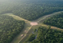 Sensoriamento remoto revela estradas, praças e canais sob a floresta e muda a visão sobre as redes urbanas da Amazônia antiga Sensoriamento remoto revela estradas, praças e canais sob a floresta e muda a visão sobre as redes urbanas da Amazônia antiga
