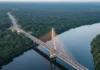 A maior ponte estaiada do Brasil por extensão percorre 3.595 metros sobre o rio Negro e liga Manaus a Iranduba com mastro de 190 metros A maior ponte estaiada do Brasil por extensão percorre 3.595 metros sobre o rio Negro e liga Manaus a Iranduba com mastro de 190 metros