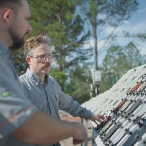 Aço fabricado no Brasil resiste até três vezes mais à corrosão e chega a projetos de energia na Amazônia Aço fabricado no Brasil resiste até três vezes mais à corrosão e chega a projetos de energia na Amazônia